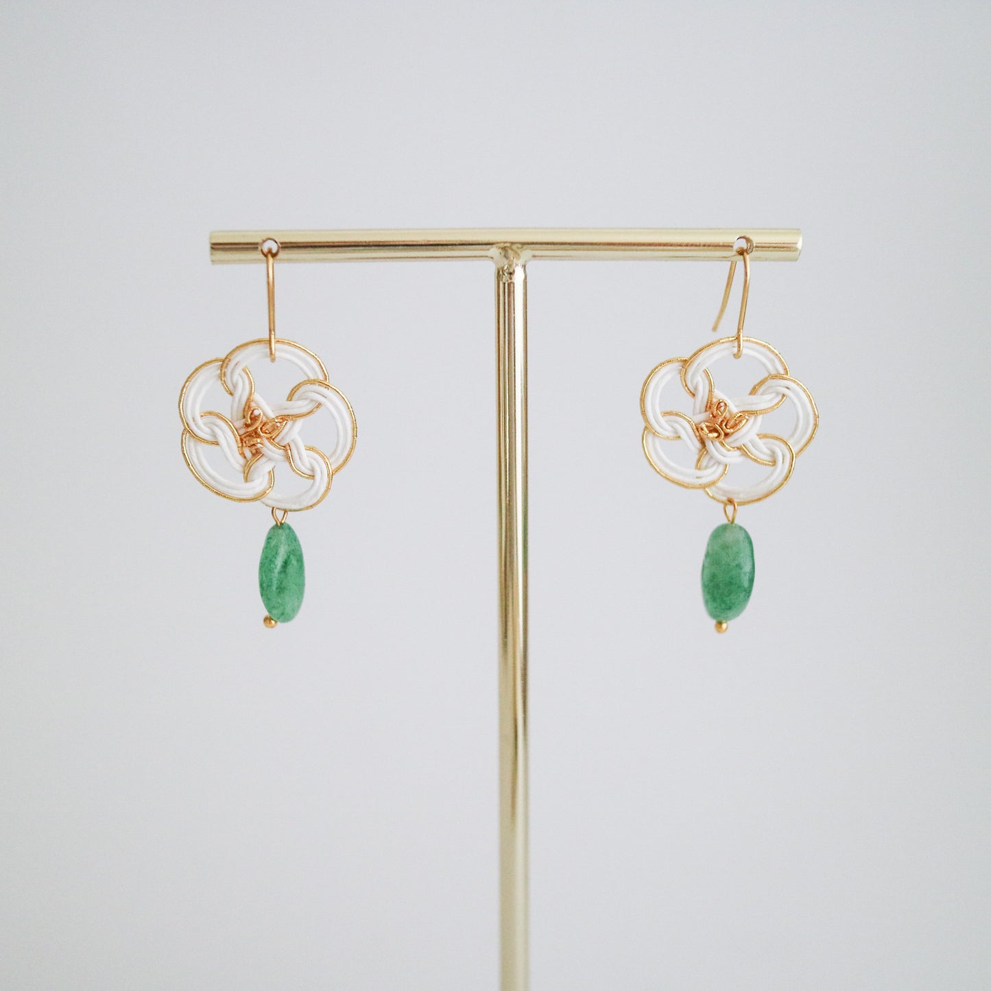 梅に、露 -Jade Dewdrops in Bloom-