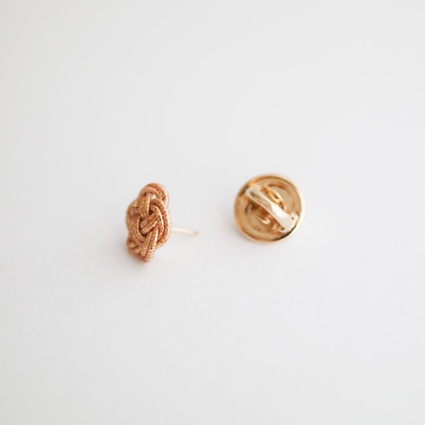 Mizuhiki lapel pin, Champagne Gold