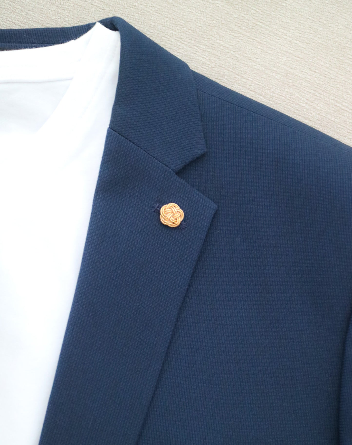 Mizuhiki lapel pin, Champagne Gold