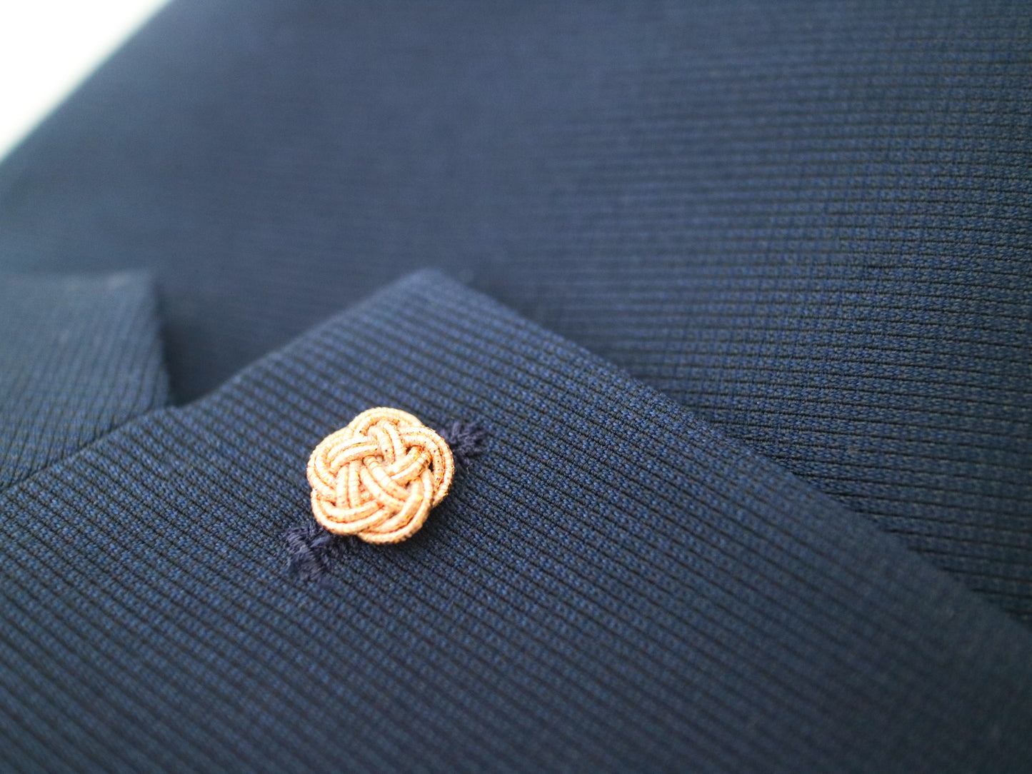 Mizuhiki lapel pin, Champagne Gold