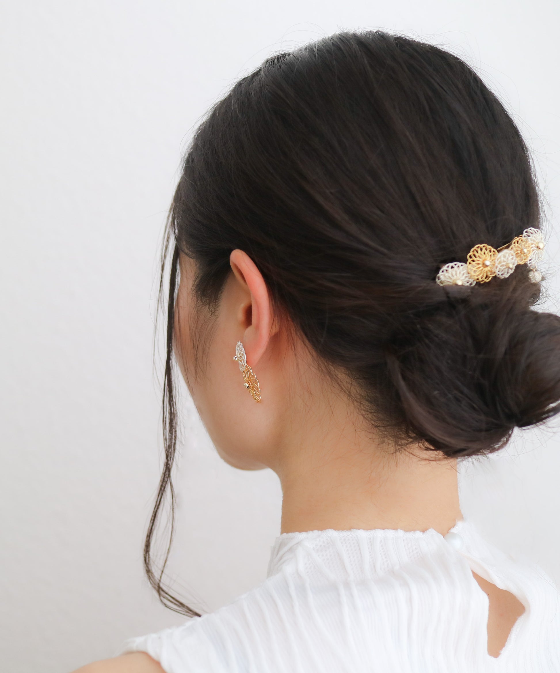 The set of Kasane Giku (Barette and Earrings)