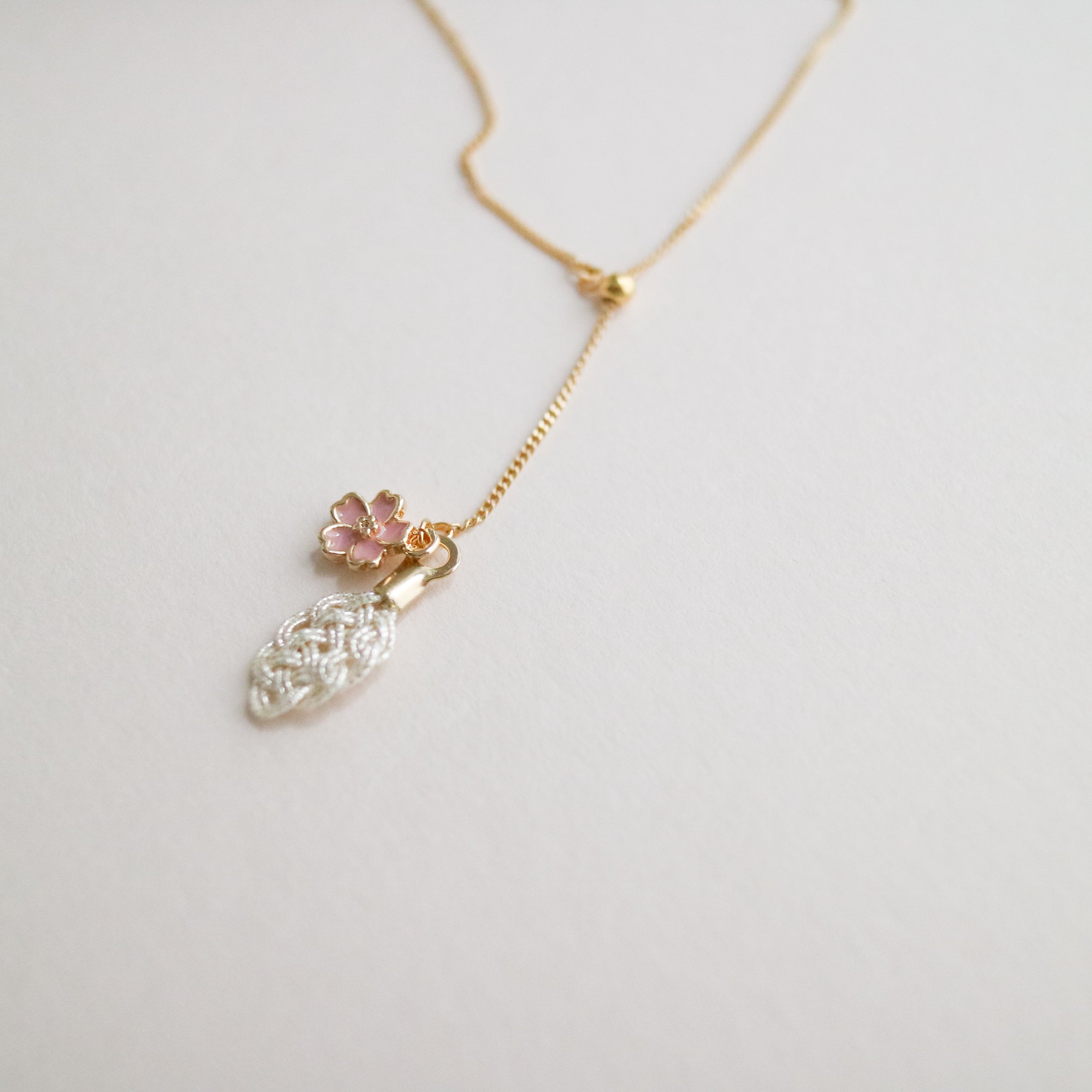 流桜 -Ryūō- Y-Necklace – Yuinobi Mizuhiki Art