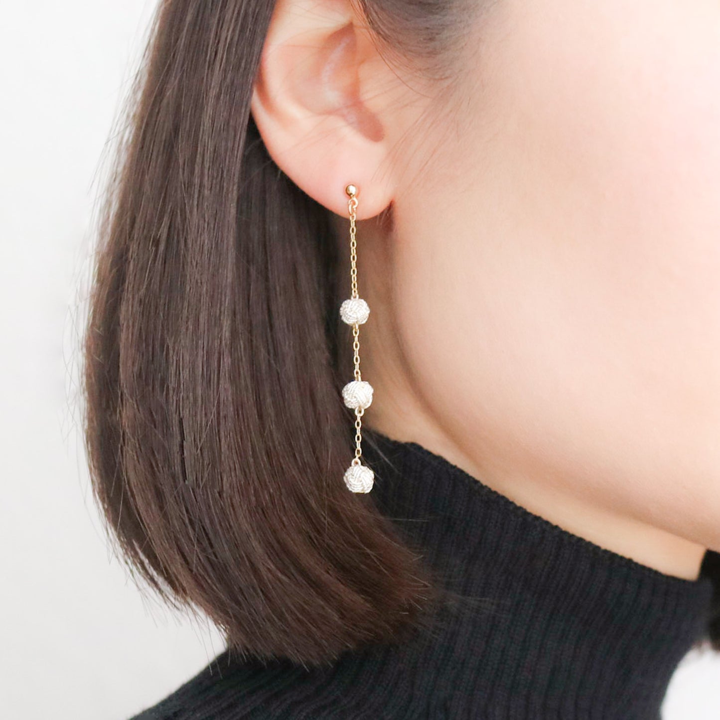Awaji-Ohrringe mit drei Perlenketten, Platin
