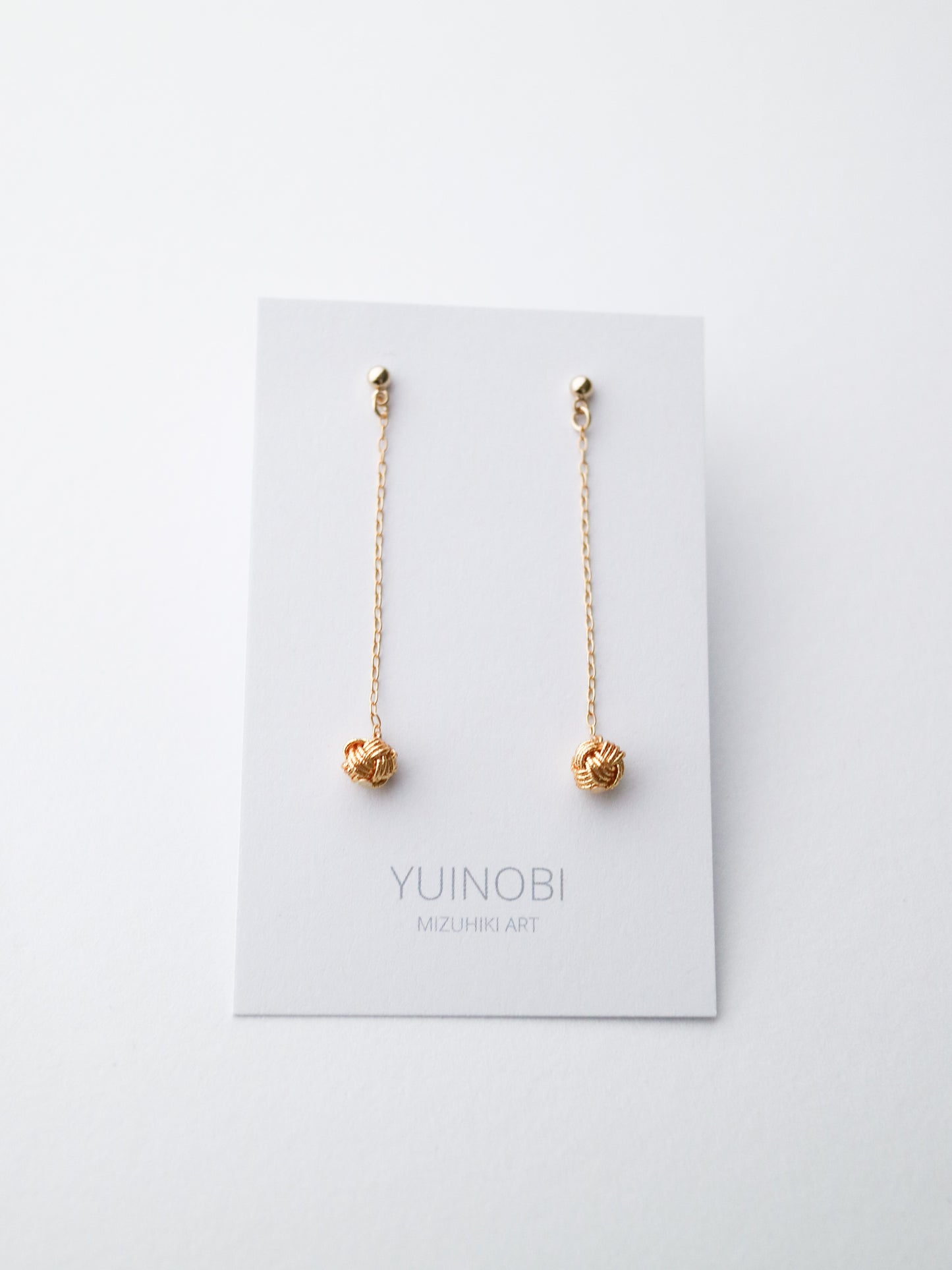 Awaji-Ohrringe mit einzelner Perle und Kette, Gold